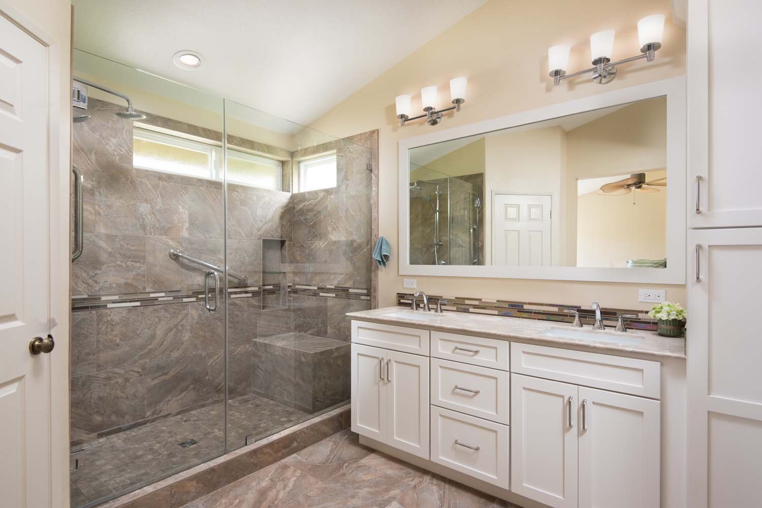 standalone shower with bench